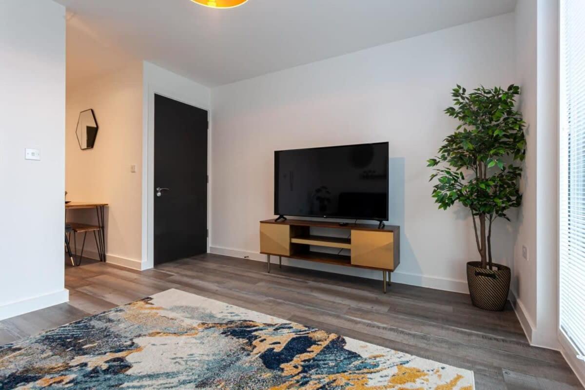 Stunning 2 Bed Flat 5Min To Old Trafford Stadium Manchester Exterior photo