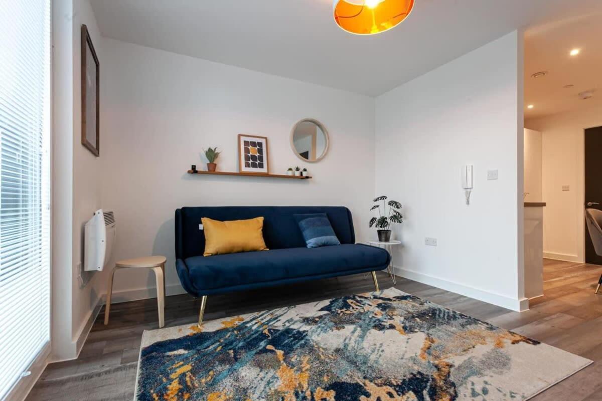 Stunning 2 Bed Flat 5Min To Old Trafford Stadium Manchester Exterior photo